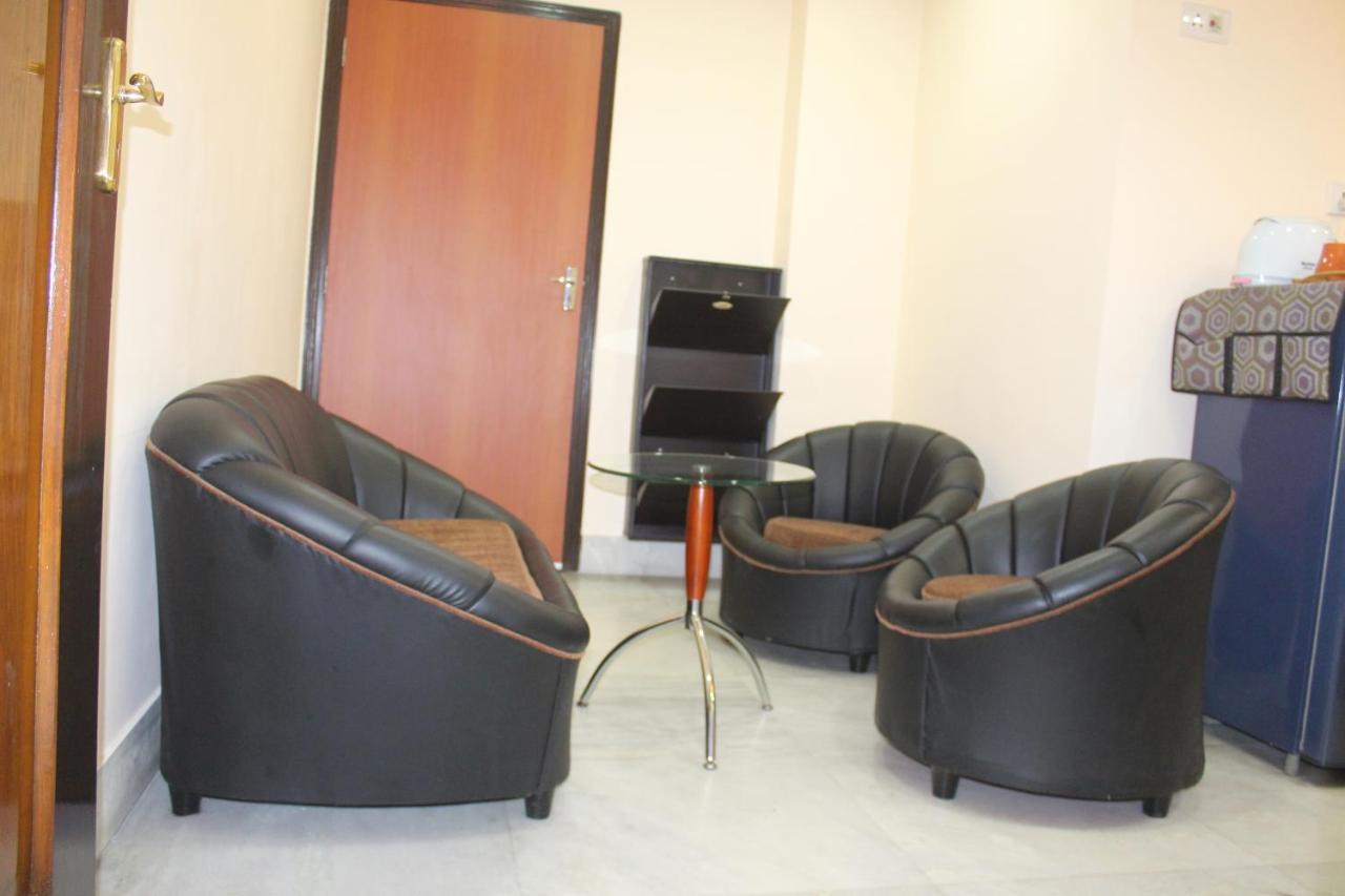 Service Apartment, Park Street, Apartment *