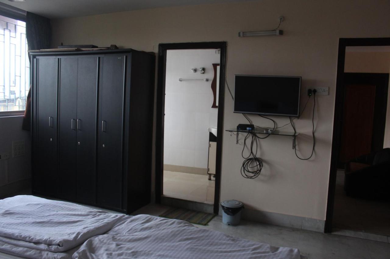 Service Apartment, Park Street, *