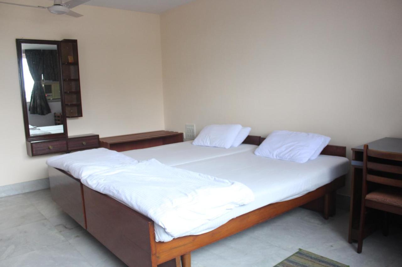 Service Apartment, Park Street, Apartment