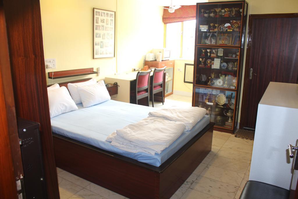 Service Apartment, Park Street, *