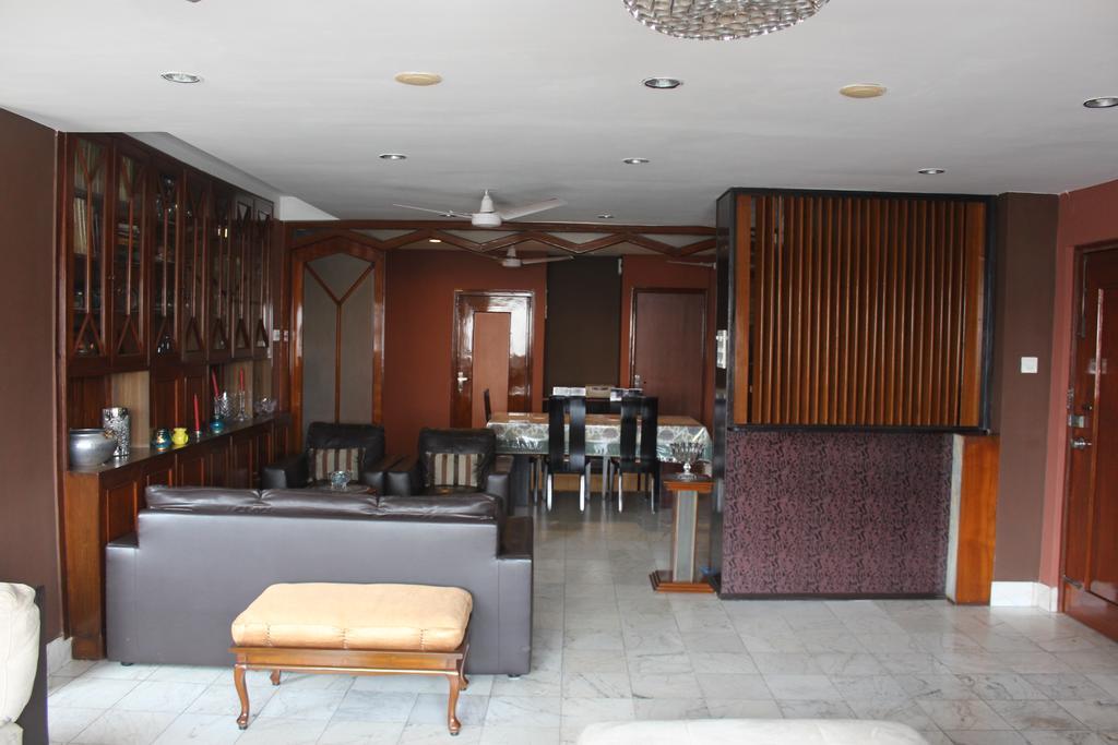 Service Apartment, Park Street, * Kolkata