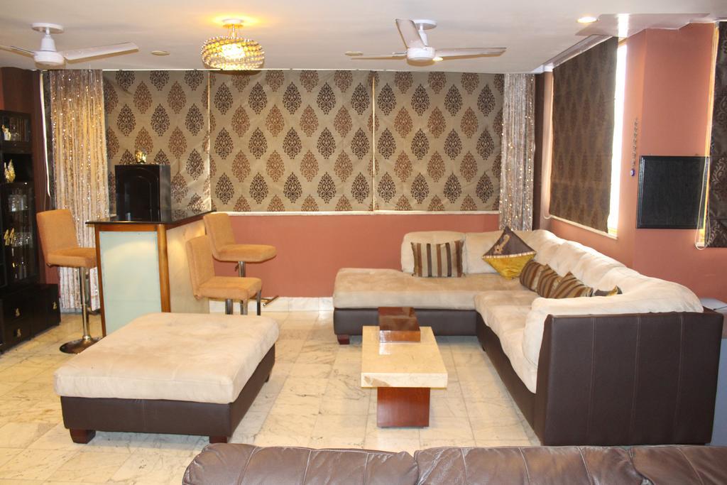 Service Apartment, Park Street, *