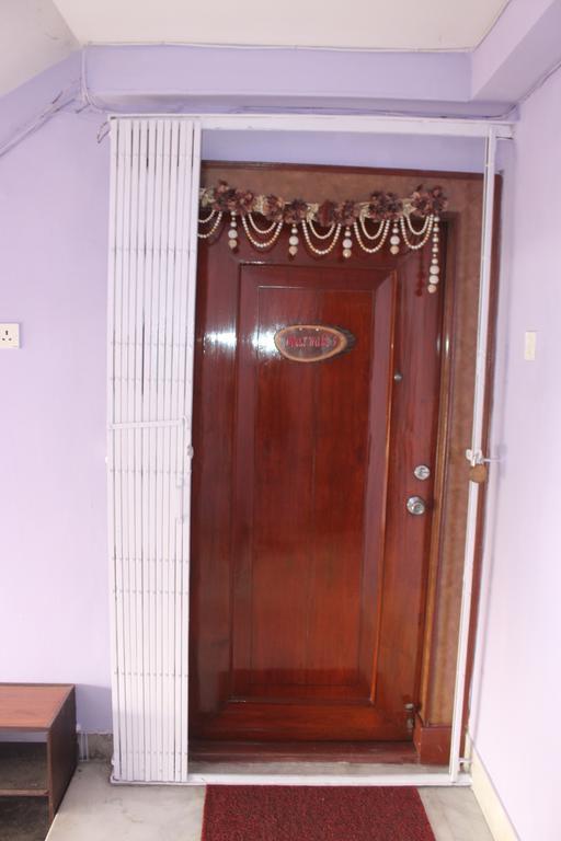 Service Apartment, Park Street, Apartment *