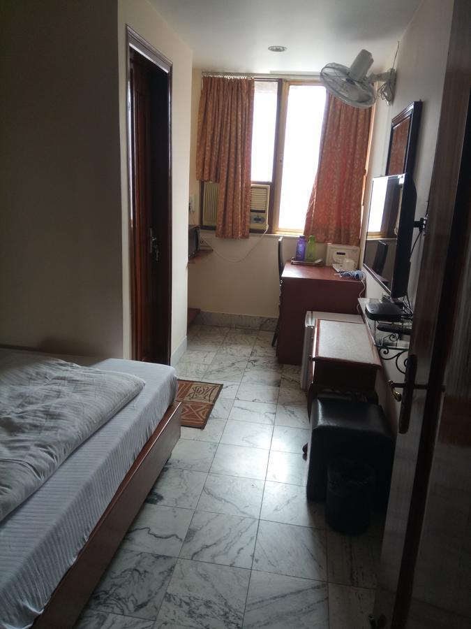 Service Apartment, Park Street, *