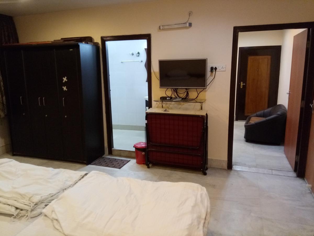 Service Apartment, Park Street, Apartment *