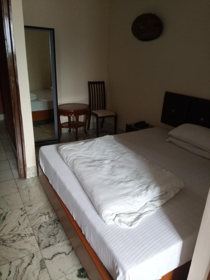 Service Apartment, Park Street, *
