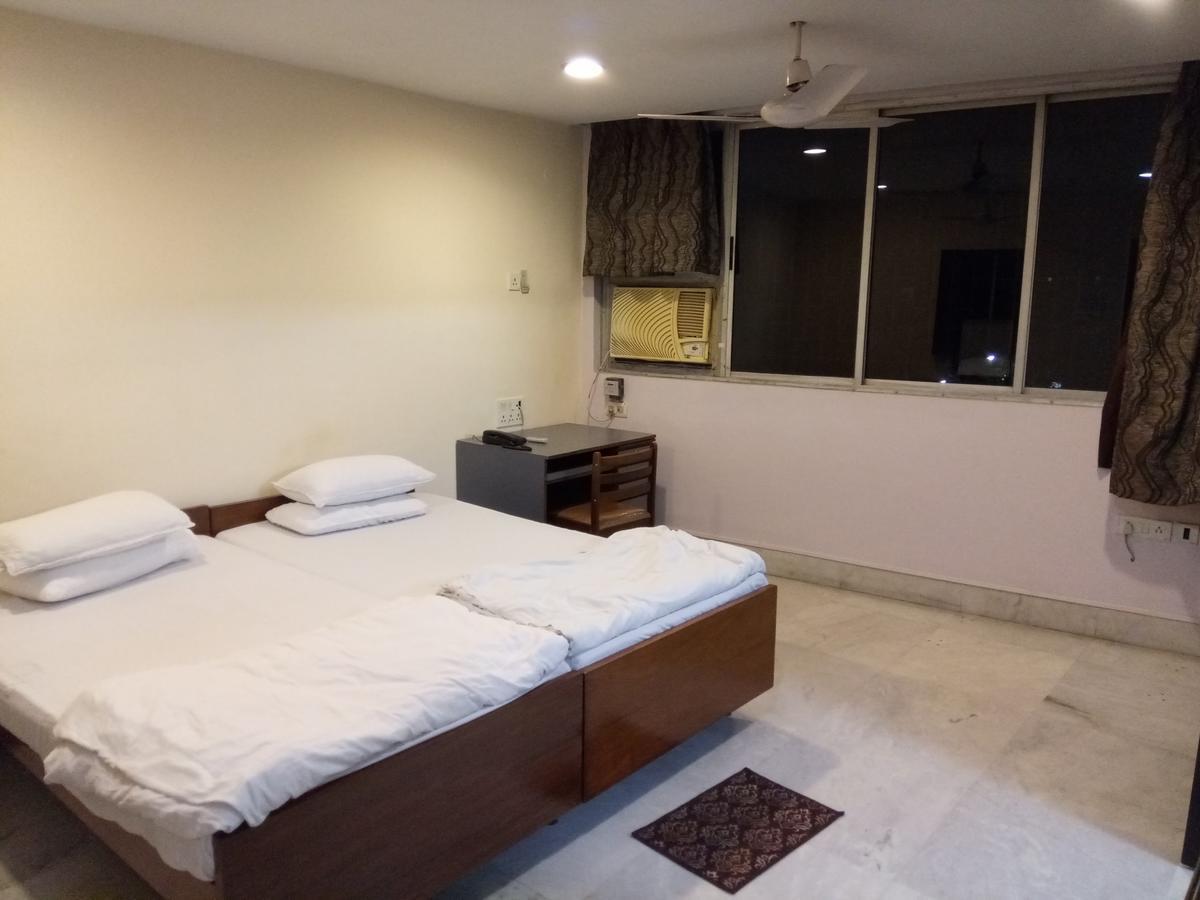Service Apartment, Park Street, * Kolkata